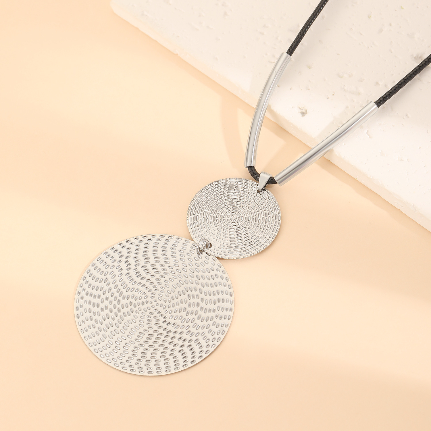 Pattern Double Round Pendant Necklace - Image 7